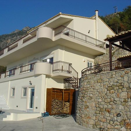 Verga First Floor Apartment Esterno foto