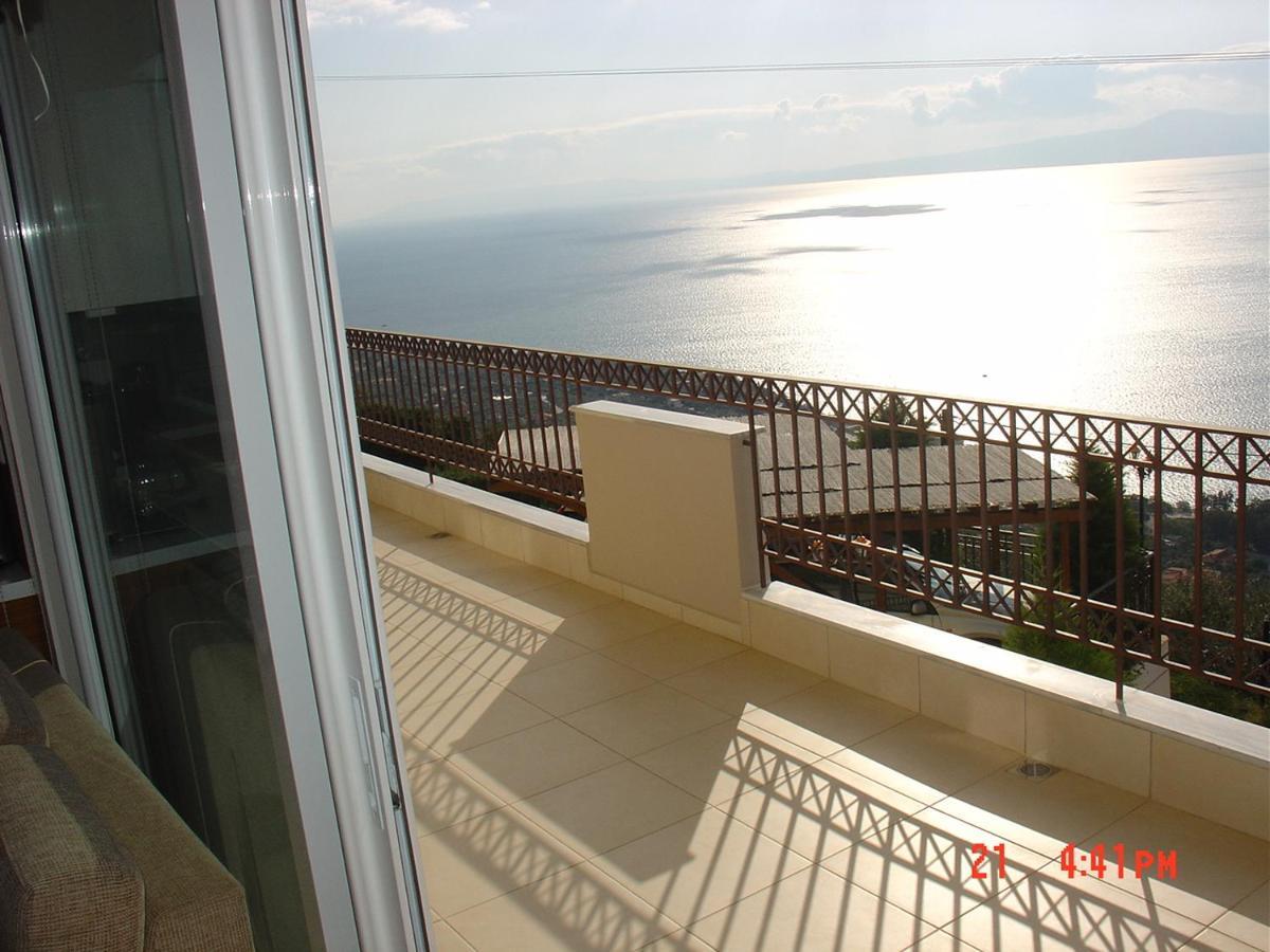 Verga First Floor Apartment Esterno foto