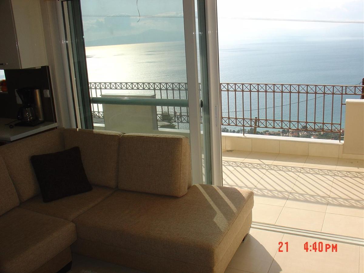 Verga First Floor Apartment Esterno foto