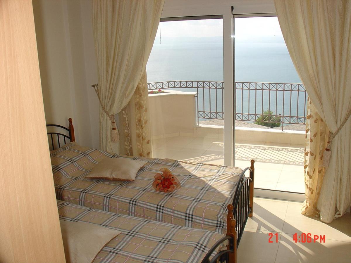 Verga First Floor Apartment Esterno foto