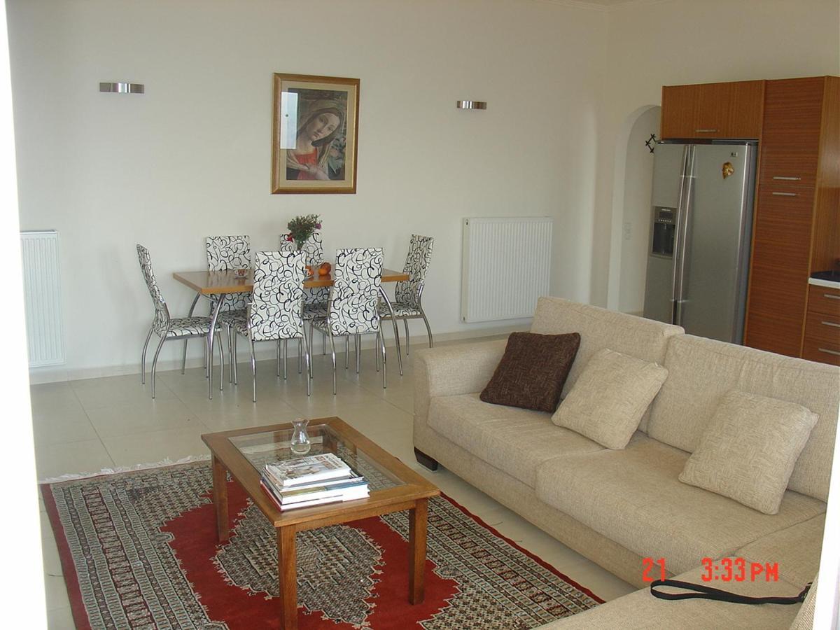 Verga First Floor Apartment Esterno foto