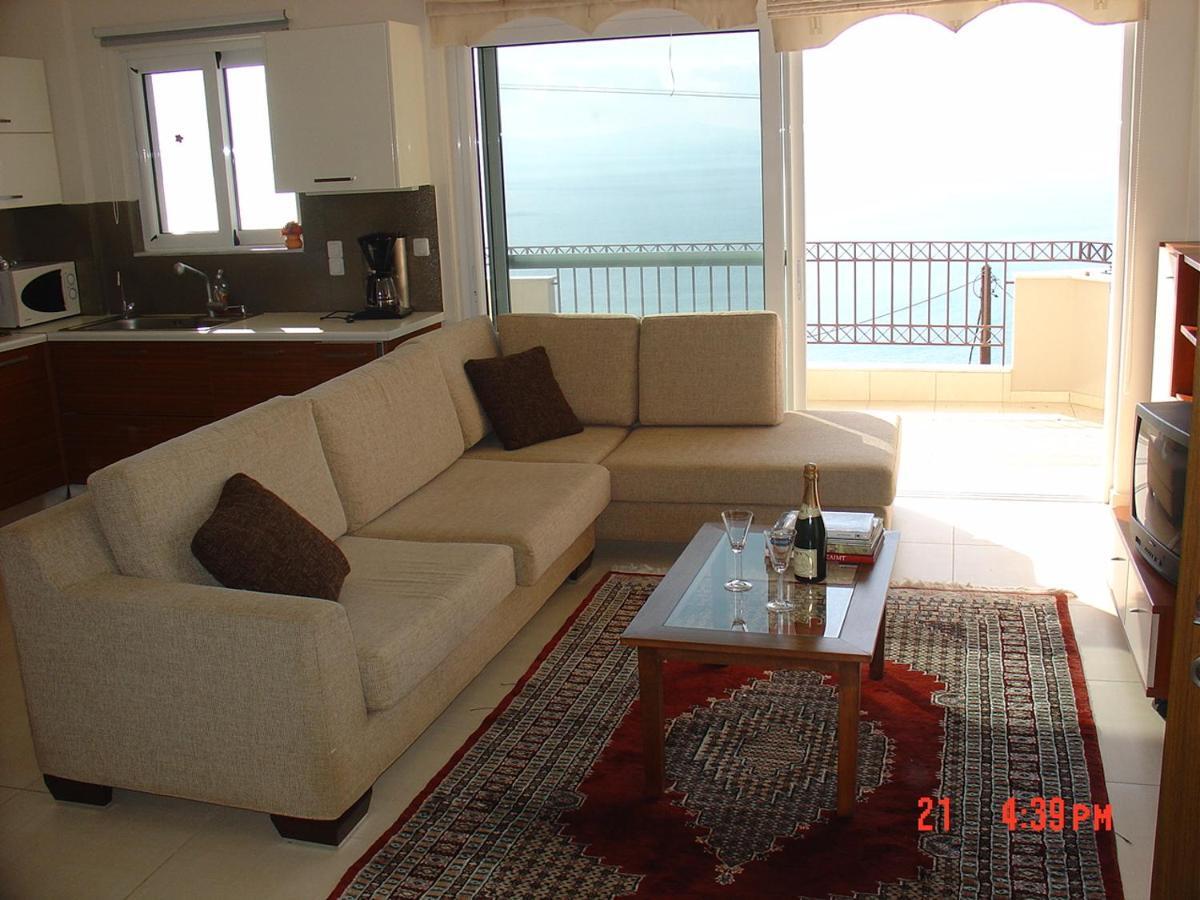 Verga First Floor Apartment Esterno foto