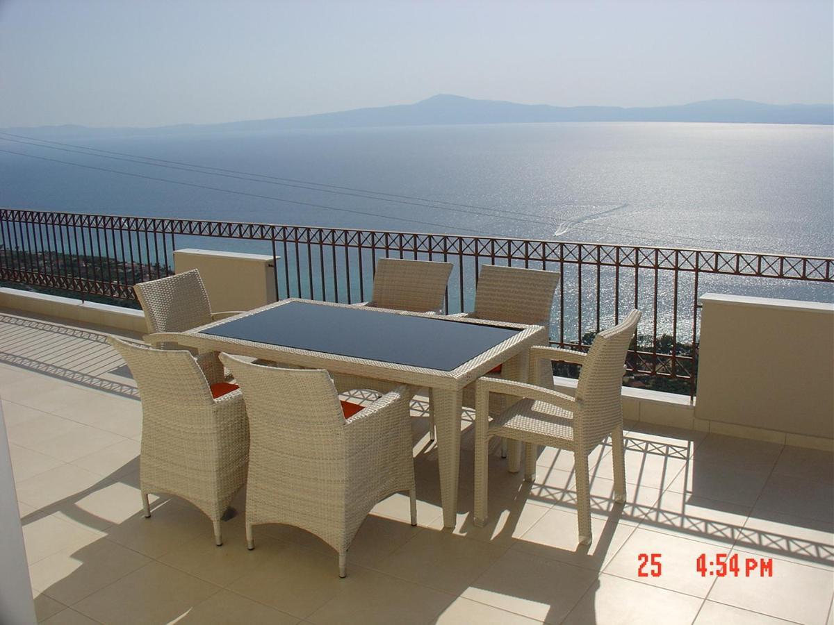 Verga First Floor Apartment Esterno foto