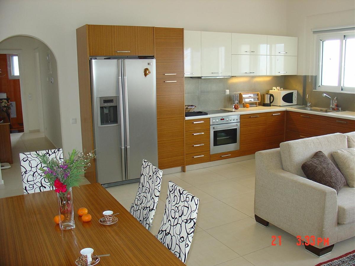 Verga First Floor Apartment Esterno foto